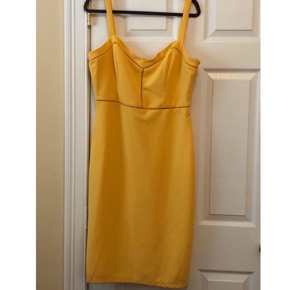 Yellow dress - Picture 2 of 5